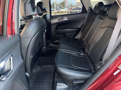 Used 2025 Kia Sportage SX image 29