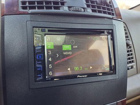 Used 2006 Cadillac SRX w/ Seating Package image 13