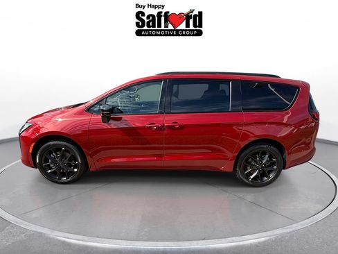 New 2027 Chrysler Pacifica Limited w/ Trailer Tow Group AWD/4WD image 5
