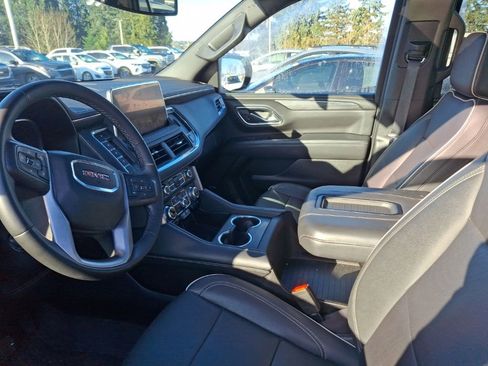 Used 2023 GMC Yukon SLT w/ SLT Premium Package image 12