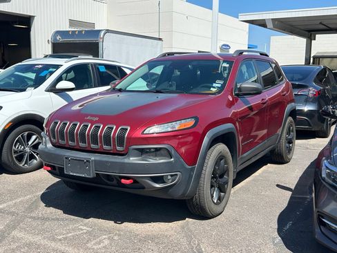 Used 2015 Jeep Cherokee Trailhawk w/ Comfort/Convenience Group AWD/4WD image 2