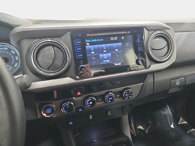 Used 2017 Toyota Tacoma TRD Sport w/ Tow Package (A/T) AWD/4WD image 20
