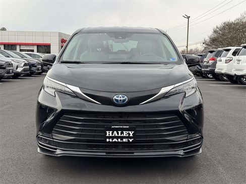 Used 2024 Toyota Sienna LE image 25