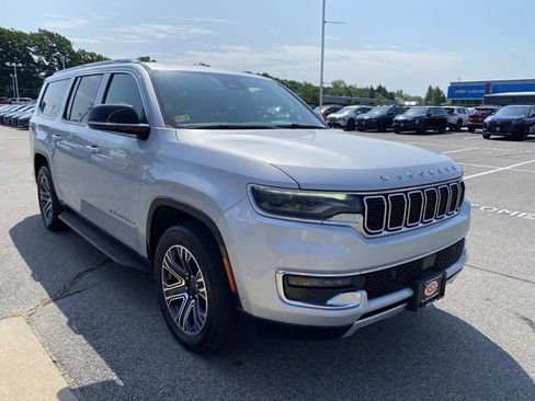 Used 2023 Jeep Wagoneer L Series II AWD/4WD image 8