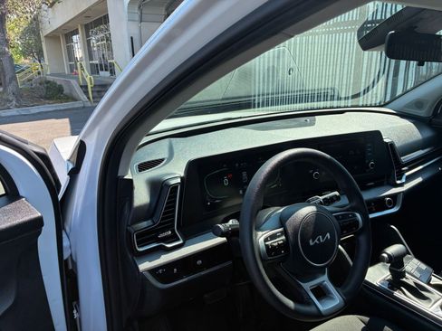 Used 2025 Kia Sportage LX image 33