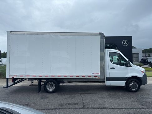 Used 2021 Freightliner Sprinter 3500 image 2