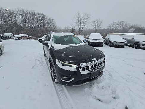 Used 2019 Jeep Cherokee Limited image 11