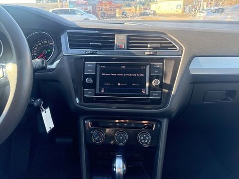 Used 2018 Volkswagen Tiguan S image 10