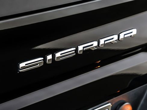 Used 2024 GMC Sierra 2500 AT4 w/ AT4 Premium Plus Package image 9