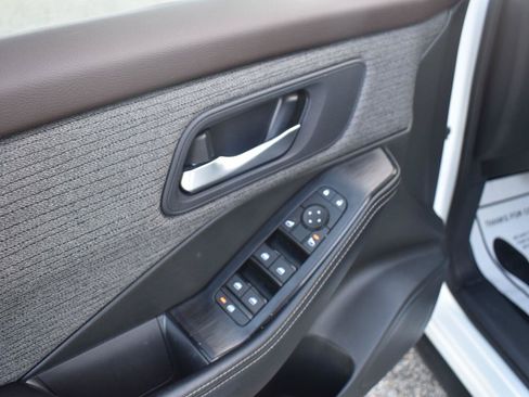 Used 2023 Nissan Rogue SV FWD image 22