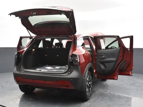 Certified 2025 Nissan Kicks SV image 28