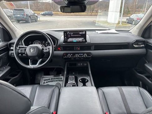 Used 2024 Honda Pilot Touring image 13