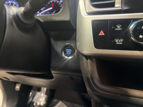 Used 2019 Toyota Highlander XLE image 16