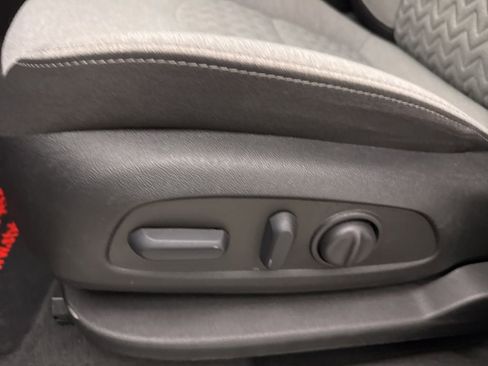 Used 2022 Chevrolet Equinox LT w/ Driver Convenience Package image 20