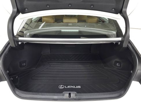 Used 2020 Lexus ES 300h w/ Accessory Package 2 FWD image 7