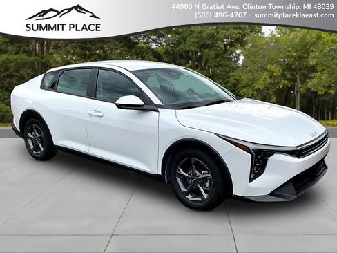 Certified 2025 Kia K4 FWD image 1