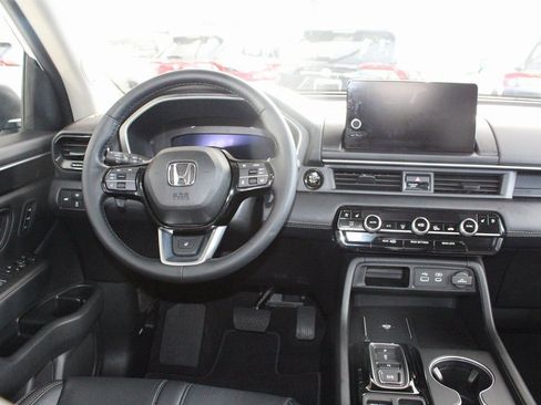 Used 2025 Honda Pilot Elite image 2