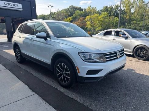 Used 2021 Volkswagen Tiguan SE w/ Panoramic Sunroof Package AWD/4WD image 3