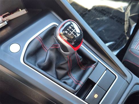 Used 2022 Volkswagen GTI SE image 17