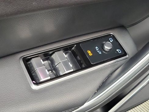 Used 2023 Jaguar F-PACE S image 19