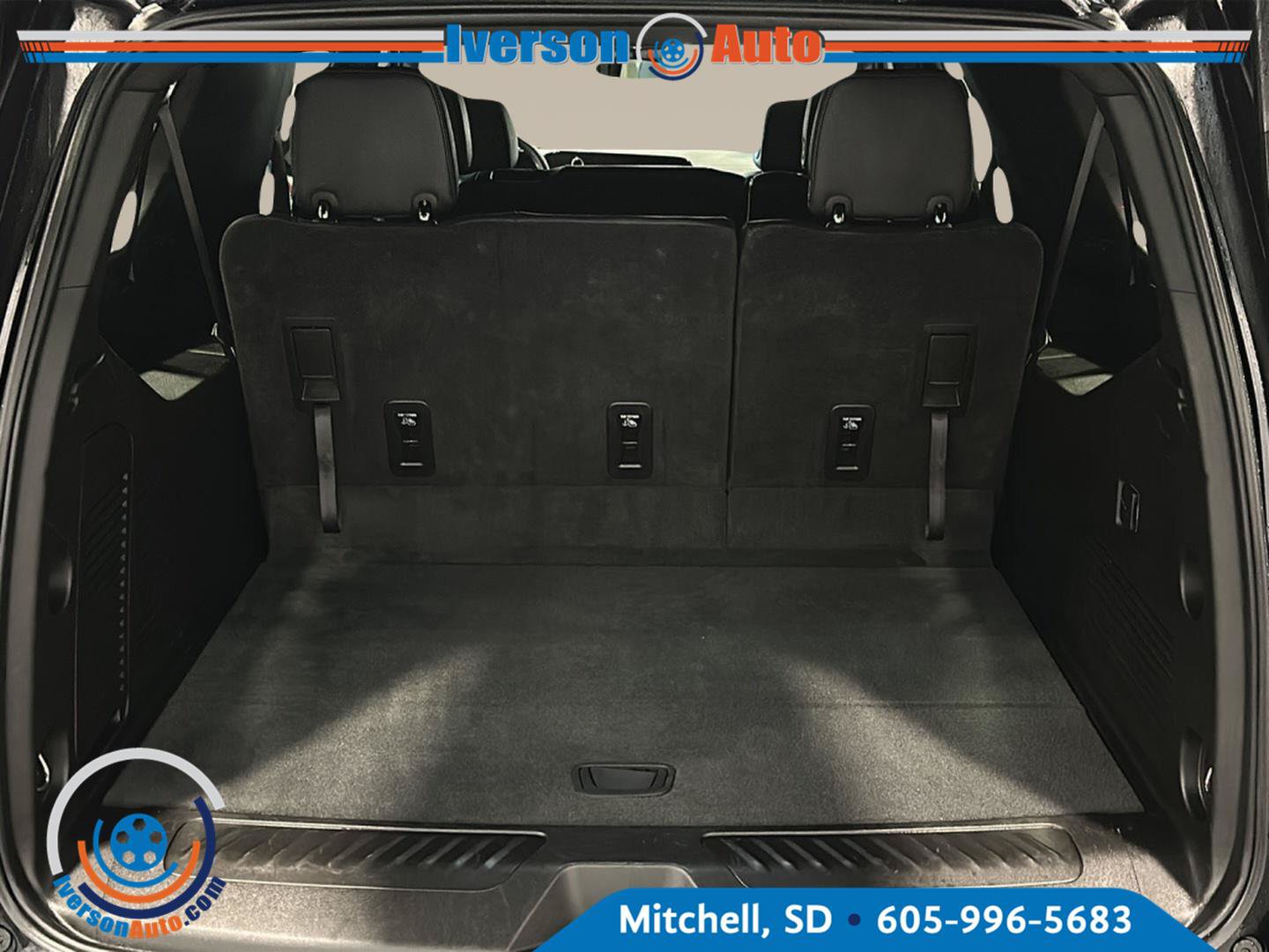 Used 2025 Chevrolet Suburban LT AWD/4WD image 29
