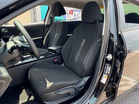 Used 2024 Hyundai Elantra SEL FWD image 9