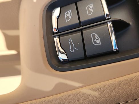 New 2026 Porsche Macan image 21