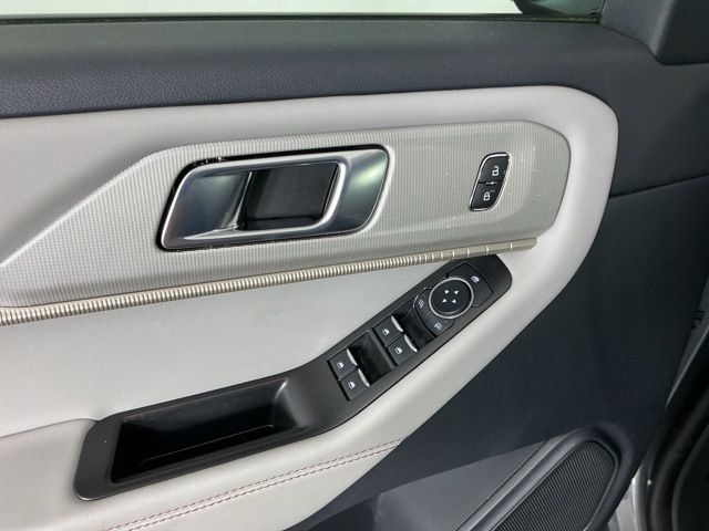 Used 2026 Ford Explorer Active w/ Active Comfort Package AWD/4WD image 14