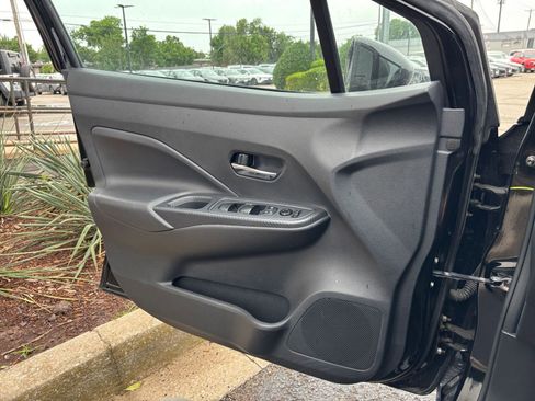 Used 2025 Nissan Versa SV FWD image 18