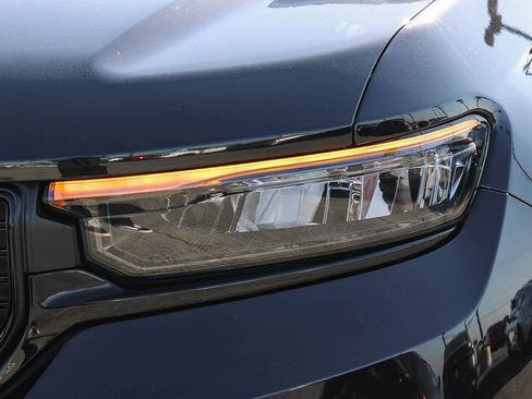 Used 2024 Jeep Grand Cherokee Altitude image 10