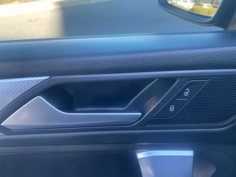 Used 2024 Volkswagen Tiguan S image 12