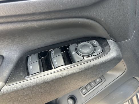 Used 2022 Chevrolet Equinox Premier FWD image 11