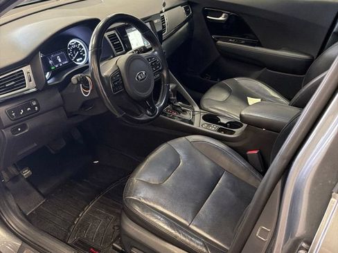 Used 2018 Kia Niro Touring FWD image 2