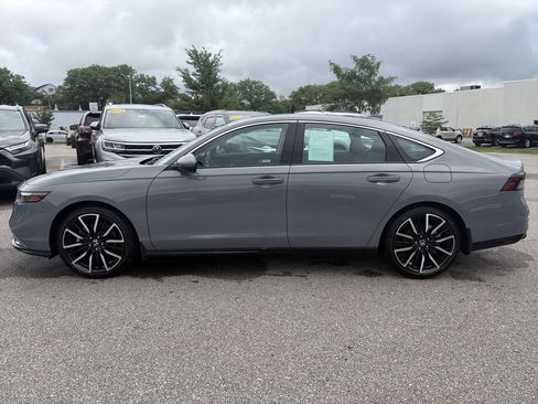 Used 2025 Honda Accord Touring image 5
