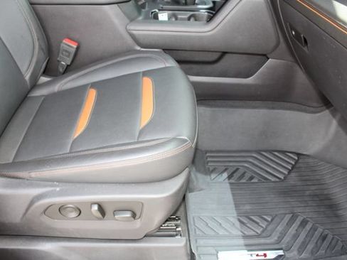 Used 2024 GMC Sierra 1500 AT4 w/ Technology Package AWD/4WD image 19