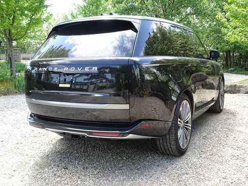 Certified 2024 Land Rover Range Rover SE AWD/4WD image 9