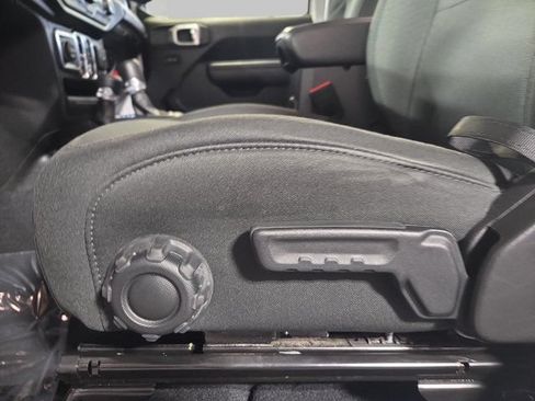 Used 2022 Jeep Wrangler Unlimited Sport AWD/4WD image 27