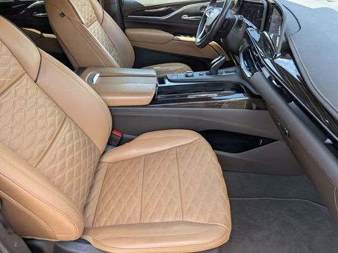 Used 2021 Cadillac Escalade Premium Luxury image 33