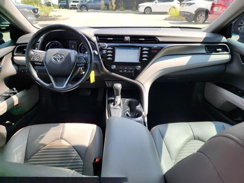 Used 2019 Toyota Camry SE FWD image 8