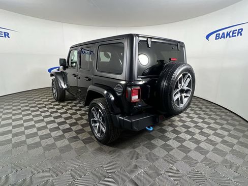 Used 2024 Jeep Wrangler Unlimited w/ Convenience Group AWD/4WD image 7
