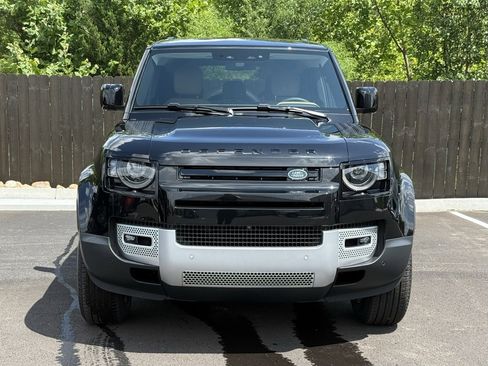 New 2025 Land Rover Defender 110 S image 9