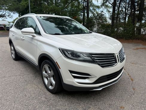 Used 2018 Lincoln MKC Premiere AWD/4WD image 3