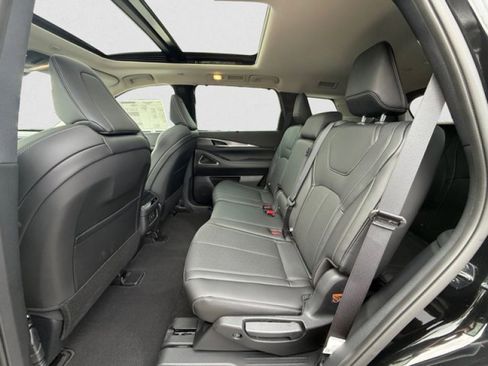 New 2026 INFINITI QX60 Luxe image 18