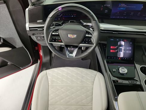 Certified 2025 Cadillac Escalade ESV V AWD/4WD image 16