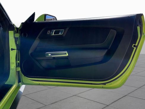 Used 2020 Ford Mustang Coupe RWD image 21