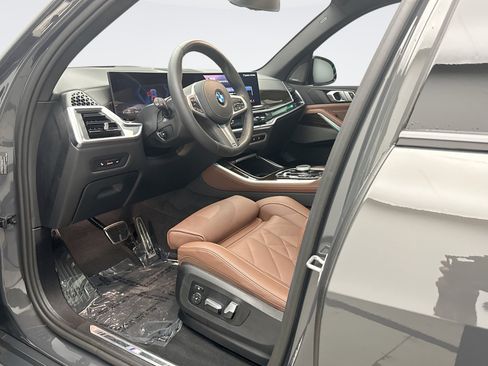 Used 2025 BMW X5 xDrive40i w/ M Sport Package AWD/4WD image 10
