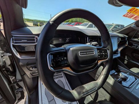 Used 2023 Jeep Grand Wagoneer 4WD image 13