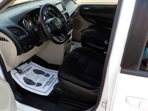 Used 2018 Dodge Grand Caravan SE w/ UConnect Hands-Free Group FWD image 10