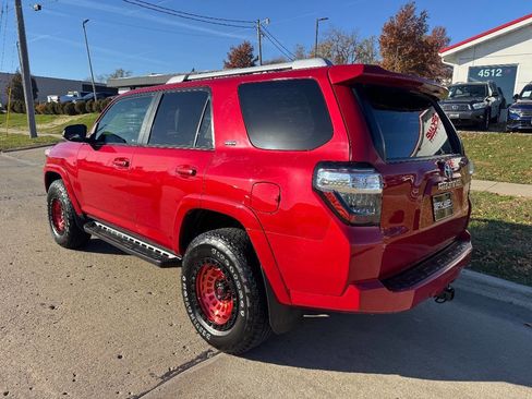Used 2018 Toyota 4Runner SR5 Premium image 3