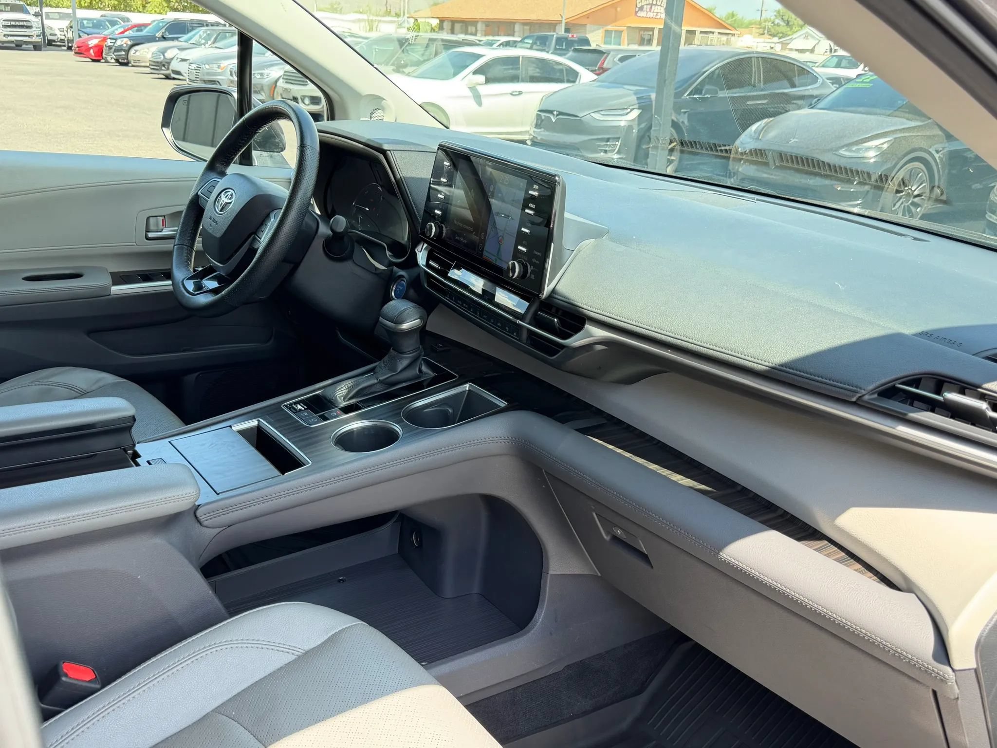 Used 2021 Toyota Sienna Limited FWD image 27